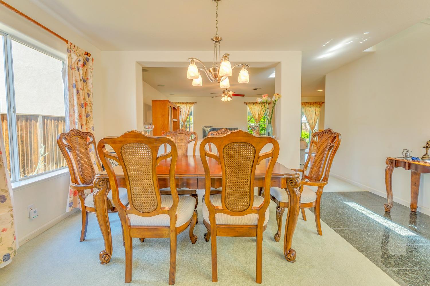 Los Banos, California 93635, United States, 4 Bedrooms Bedrooms, ,3 BathroomsBathrooms,Residential,Active,62389