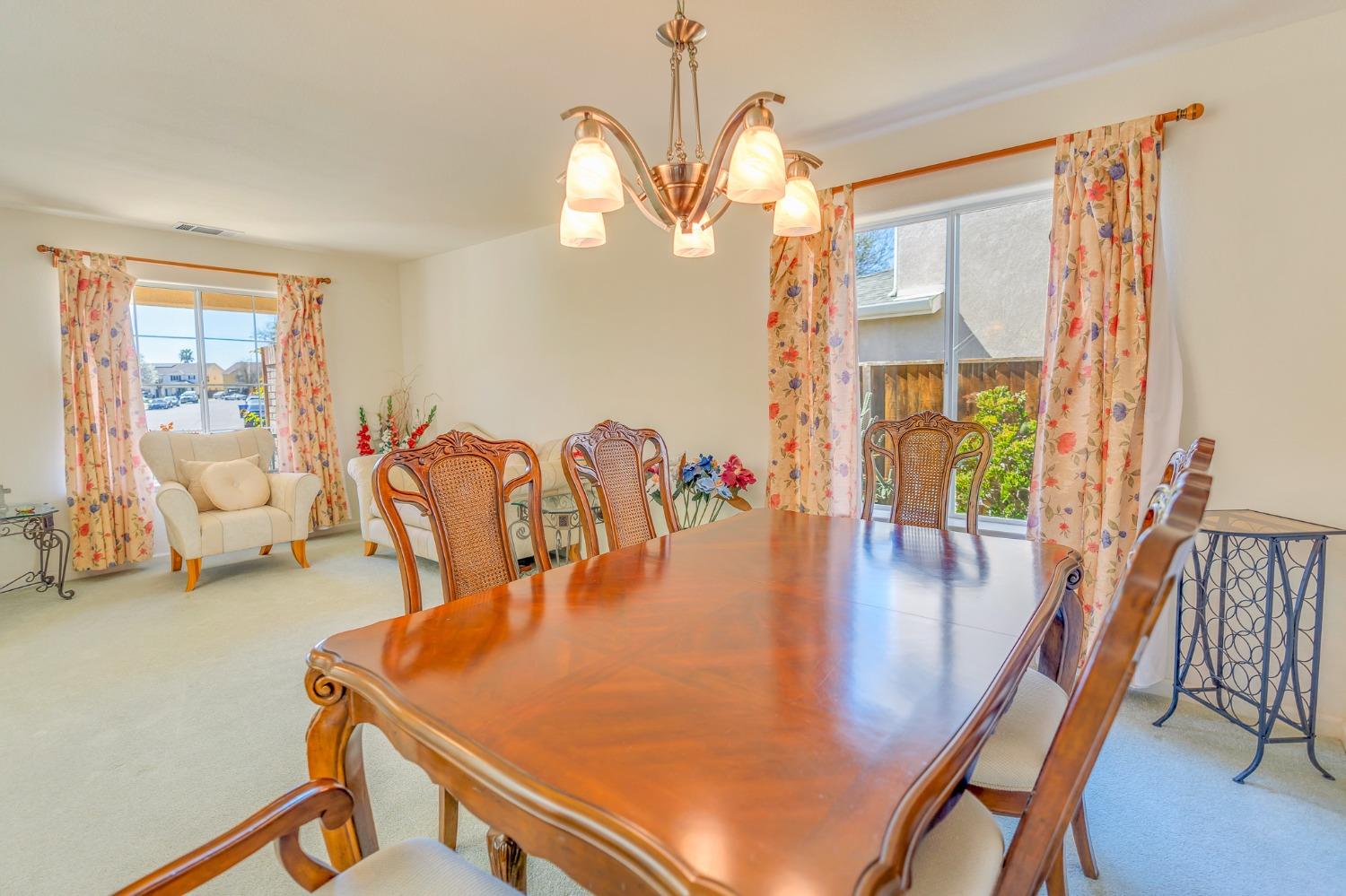 Los Banos, California 93635, United States, 4 Bedrooms Bedrooms, ,3 BathroomsBathrooms,Residential,Active,62389