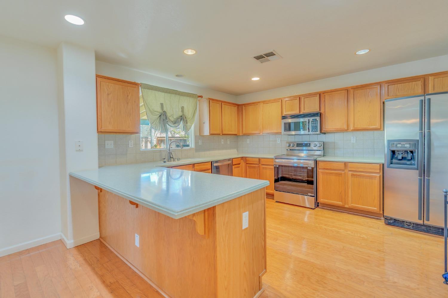 Los Banos, California 93635, United States, 4 Bedrooms Bedrooms, ,3 BathroomsBathrooms,Residential,Active,62389