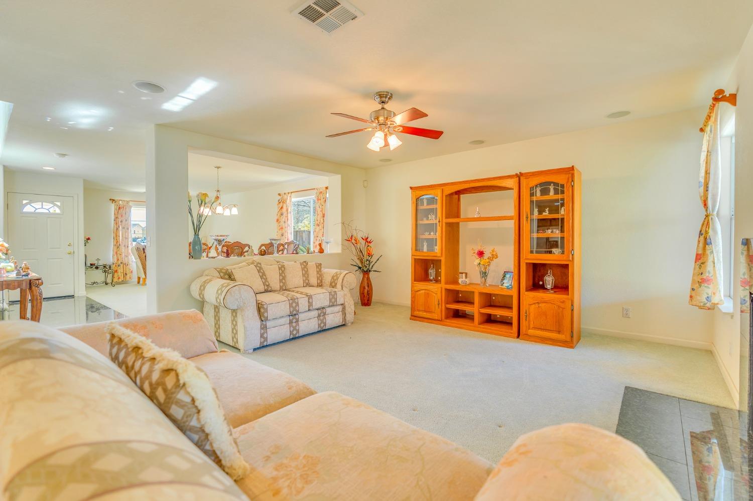 Los Banos, California 93635, United States, 4 Bedrooms Bedrooms, ,3 BathroomsBathrooms,Residential,Active,62389