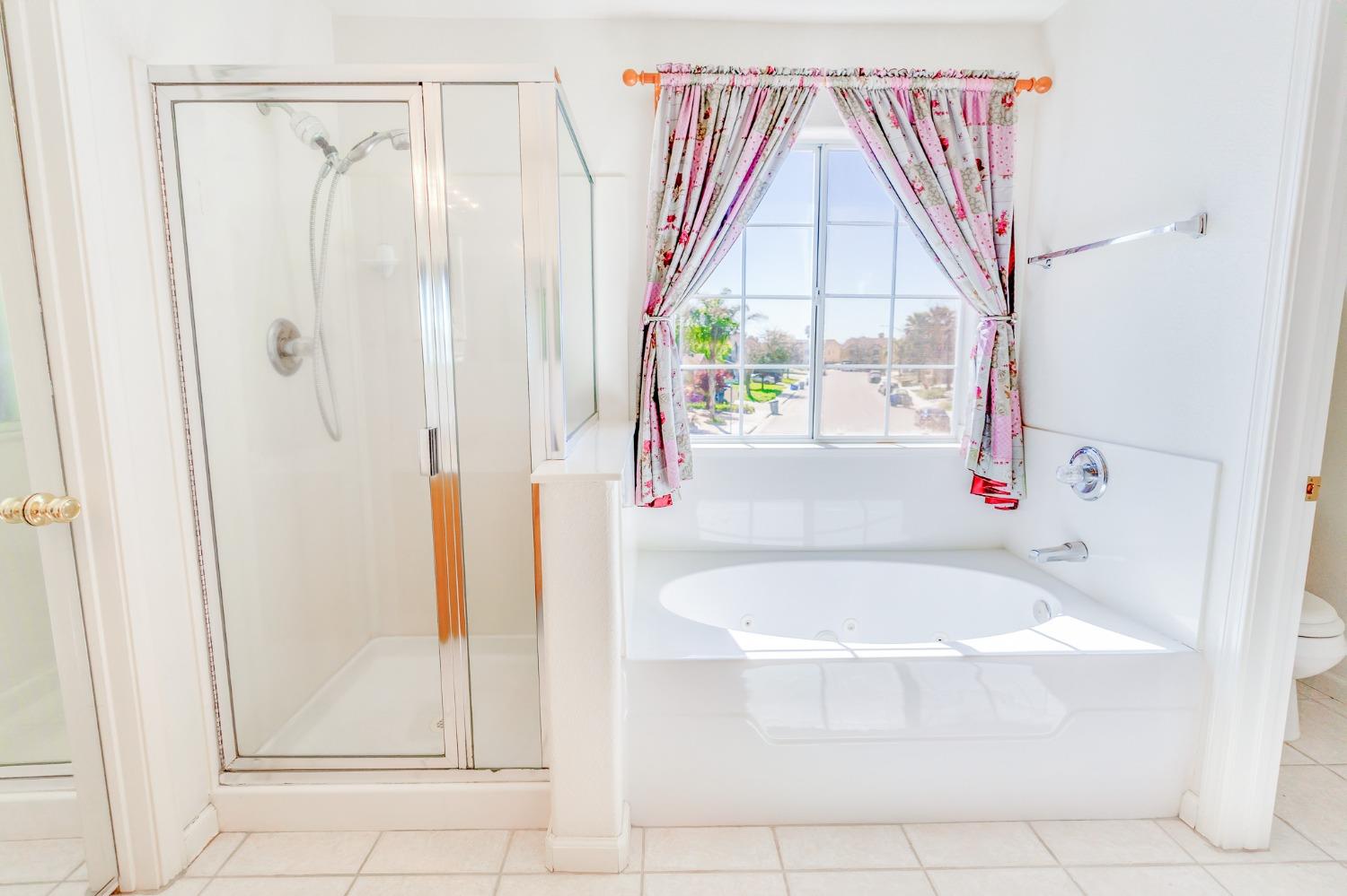 Los Banos, California 93635, United States, 4 Bedrooms Bedrooms, ,3 BathroomsBathrooms,Residential,Active,62389