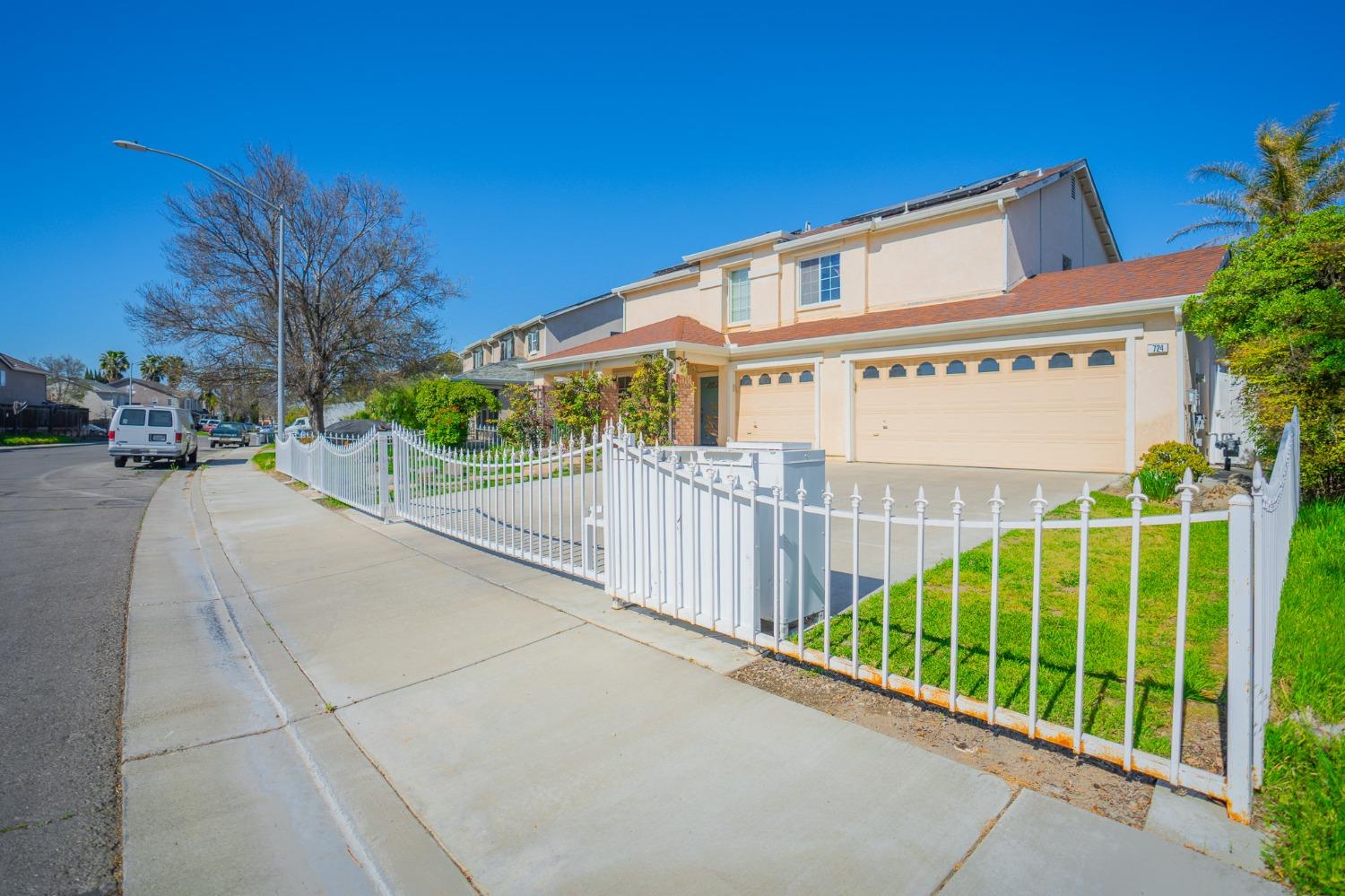 Los Banos, California 93635, United States, 4 Bedrooms Bedrooms, ,3 BathroomsBathrooms,Residential,Active,62389