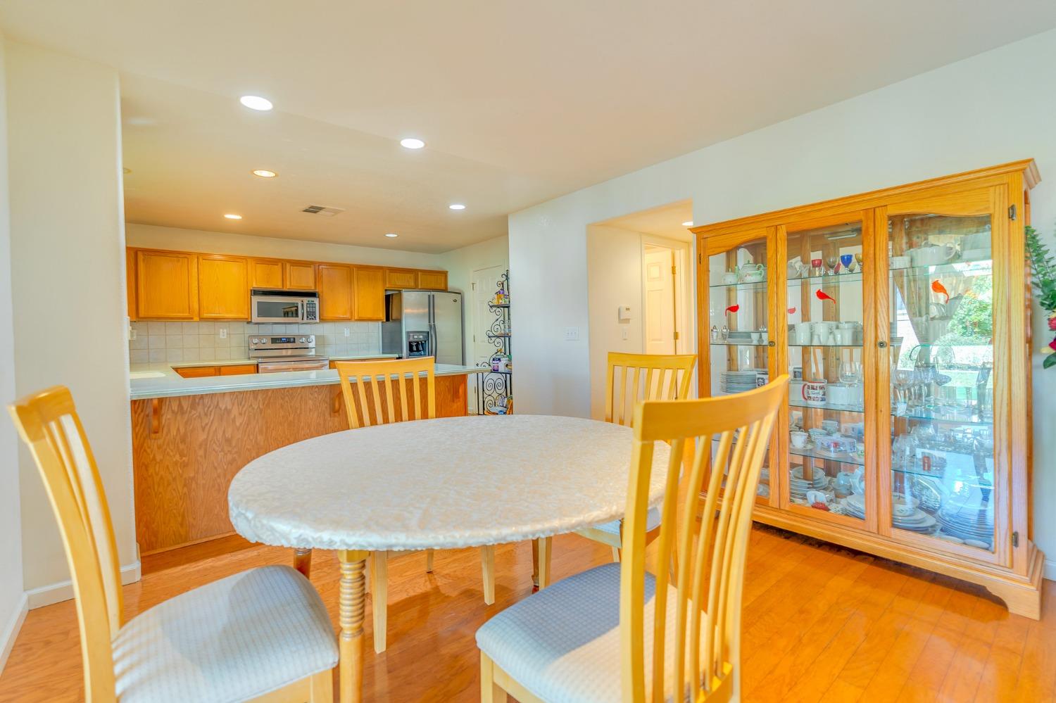 Los Banos, California 93635, United States, 4 Bedrooms Bedrooms, ,3 BathroomsBathrooms,Residential,Active,62389