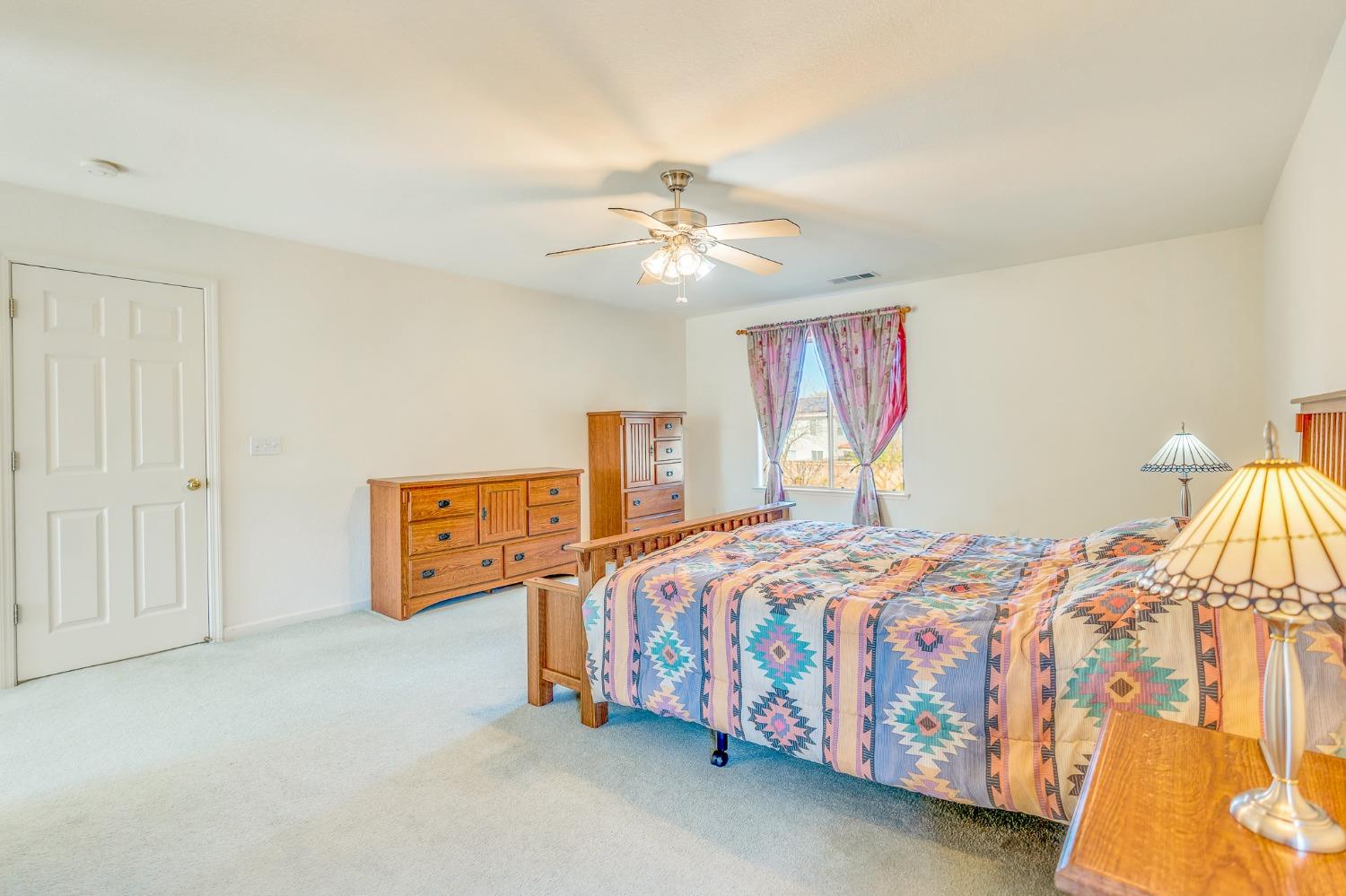 Los Banos, California 93635, United States, 4 Bedrooms Bedrooms, ,3 BathroomsBathrooms,Residential,Active,62389