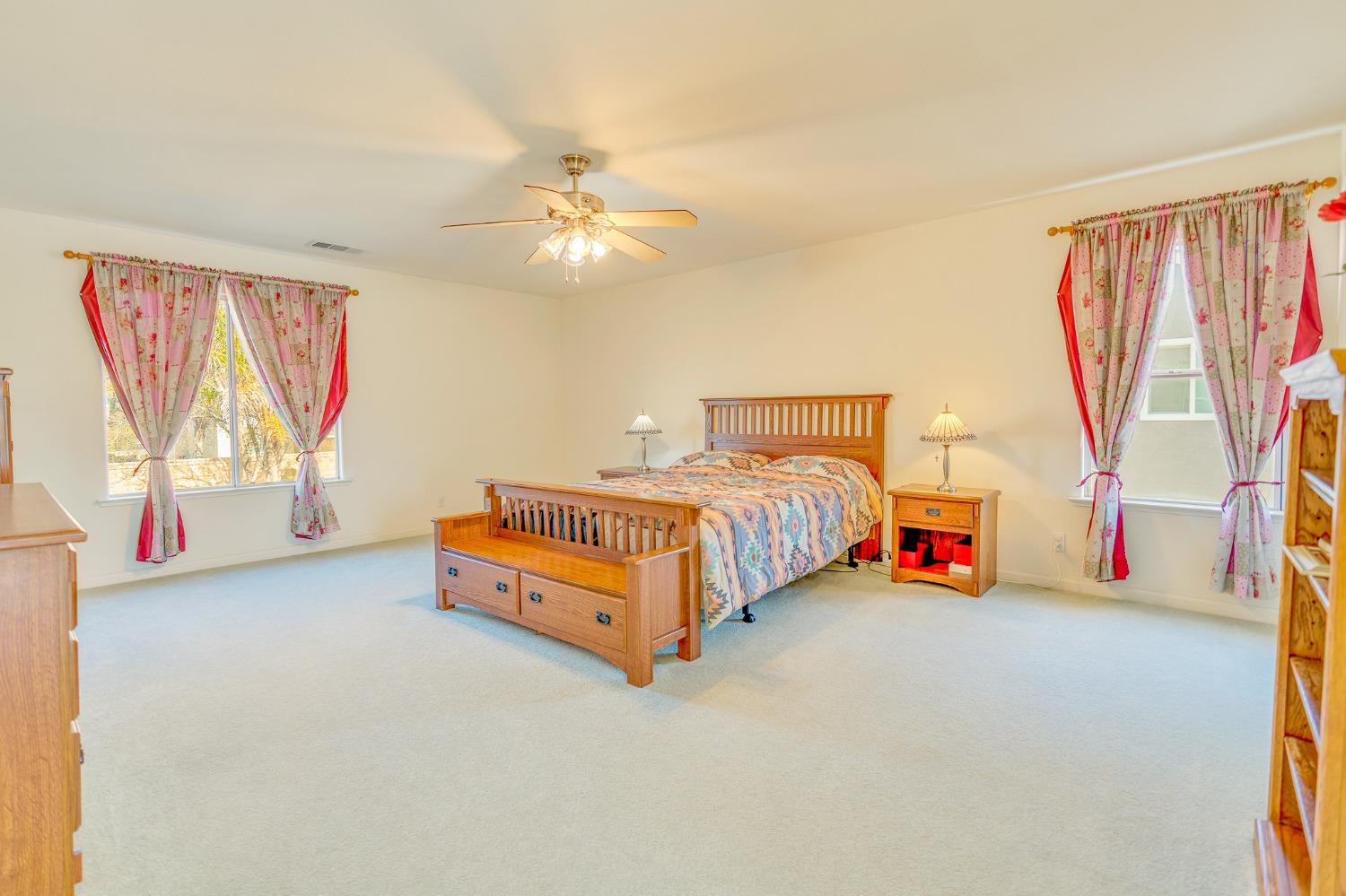 Los Banos, California 93635, United States, 4 Bedrooms Bedrooms, ,3 BathroomsBathrooms,Residential,Active,62389