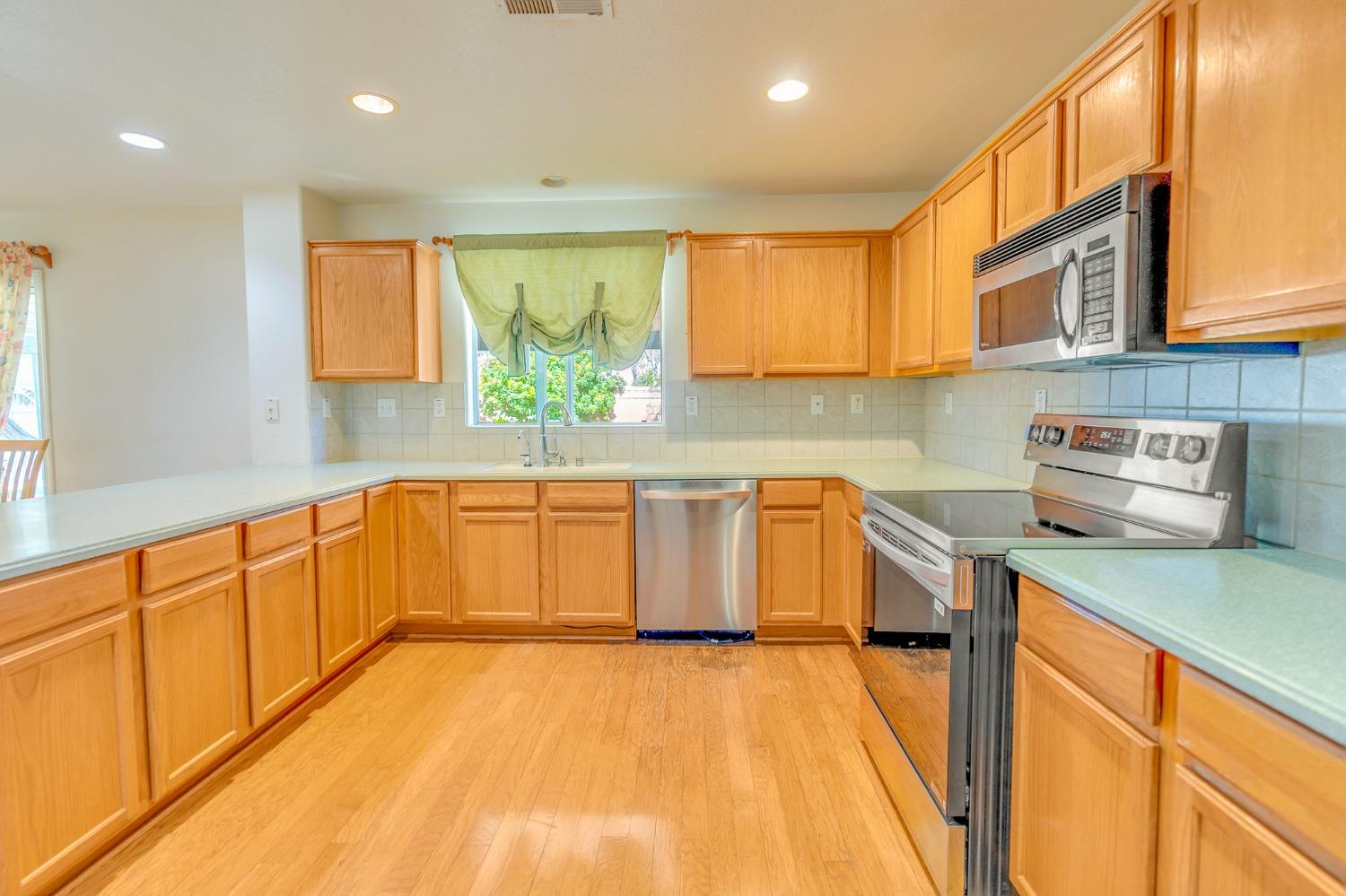 Los Banos, California 93635, United States, 4 Bedrooms Bedrooms, ,3 BathroomsBathrooms,Residential,Active,62389