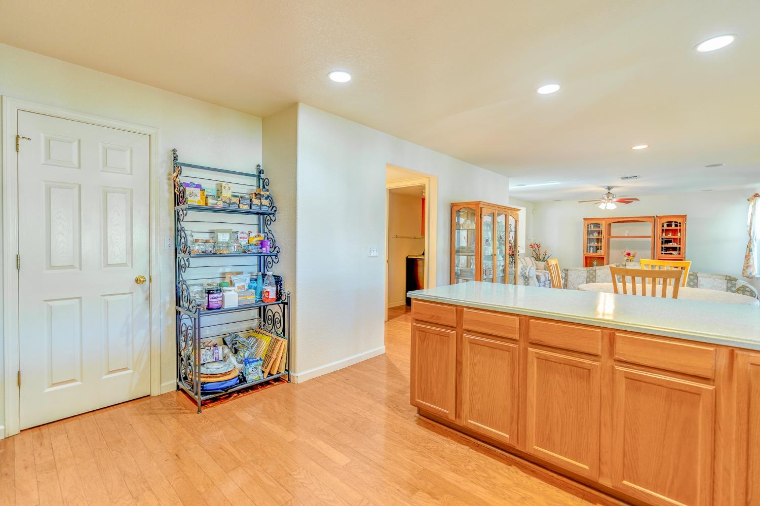 Los Banos, California 93635, United States, 4 Bedrooms Bedrooms, ,3 BathroomsBathrooms,Residential,Active,62389