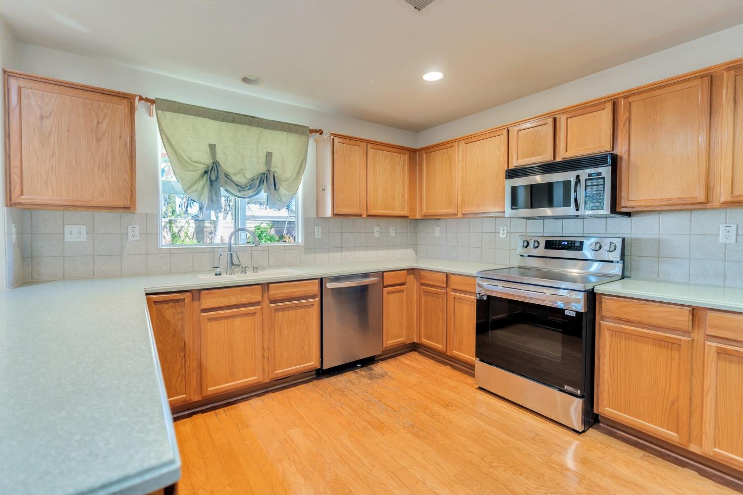 Los Banos, California 93635, United States, 4 Bedrooms Bedrooms, ,3 BathroomsBathrooms,Residential,Active,62389