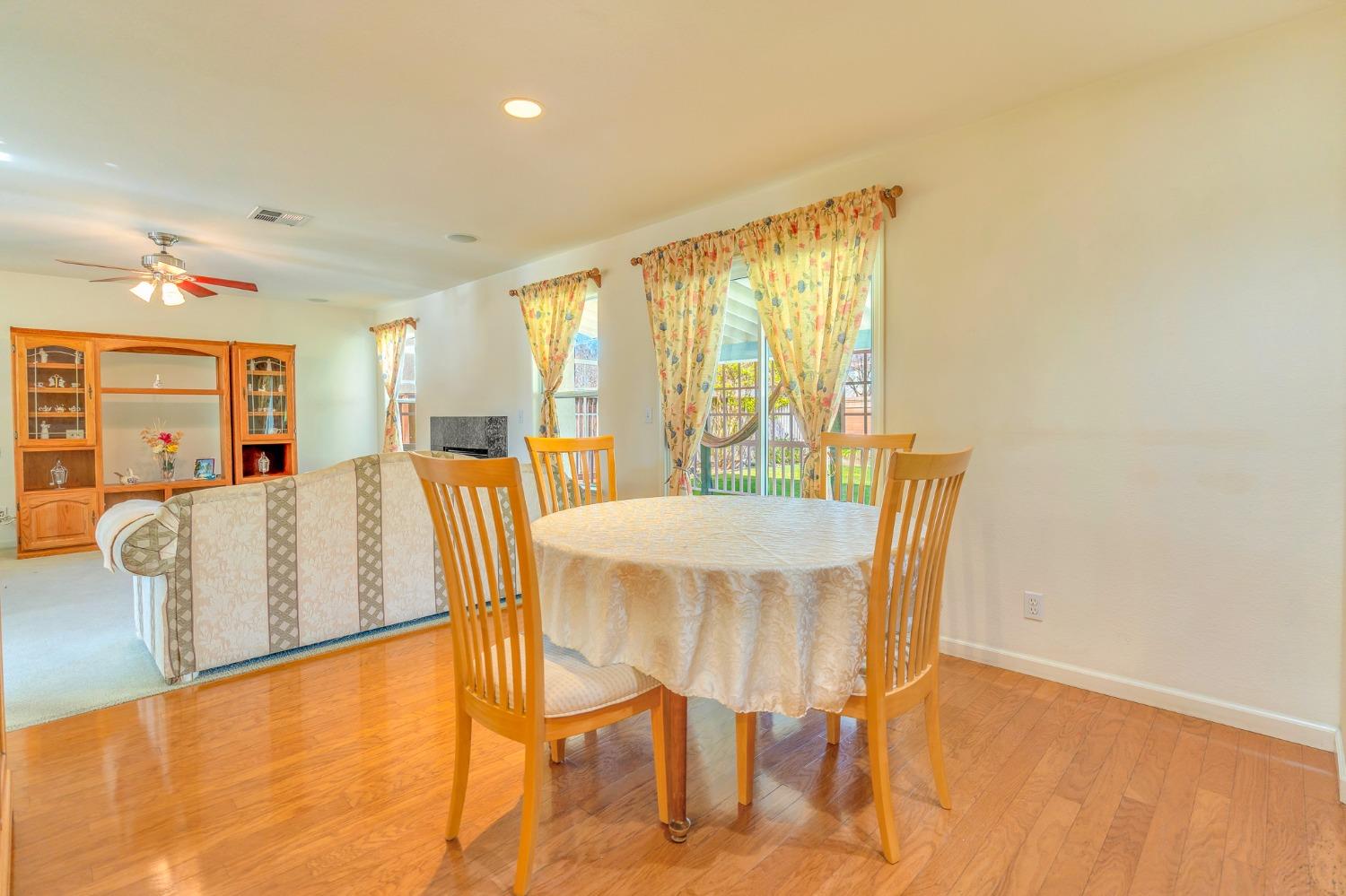 Los Banos, California 93635, United States, 4 Bedrooms Bedrooms, ,3 BathroomsBathrooms,Residential,Active,62389