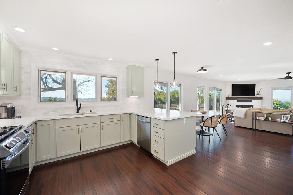 2520 Country Lane