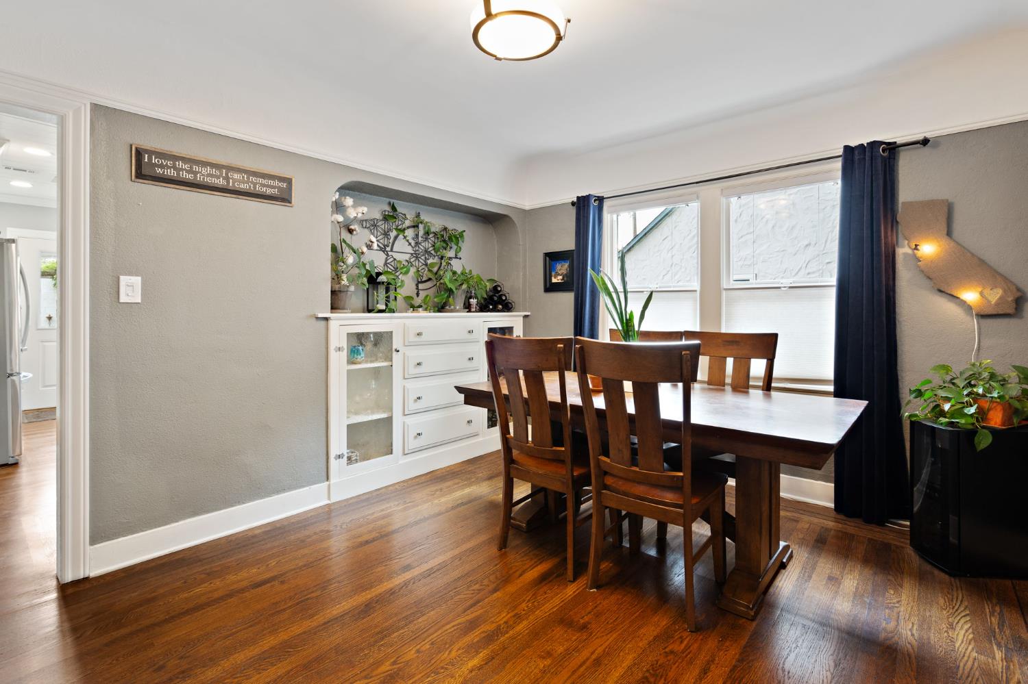 2583 Freeport Boulevard