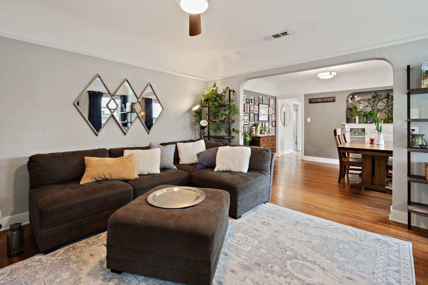 2583 Freeport Boulevard