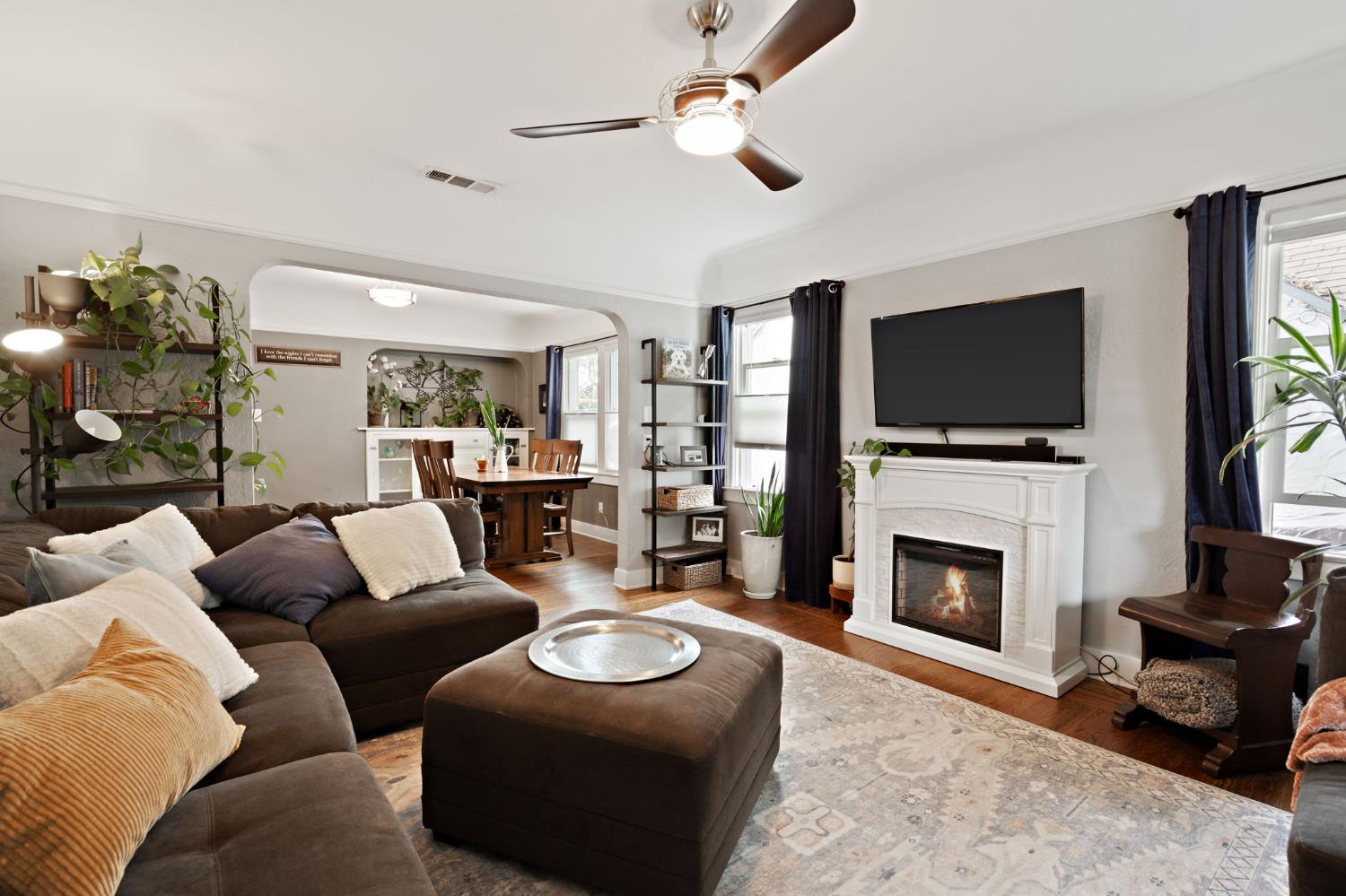 2583 Freeport Boulevard