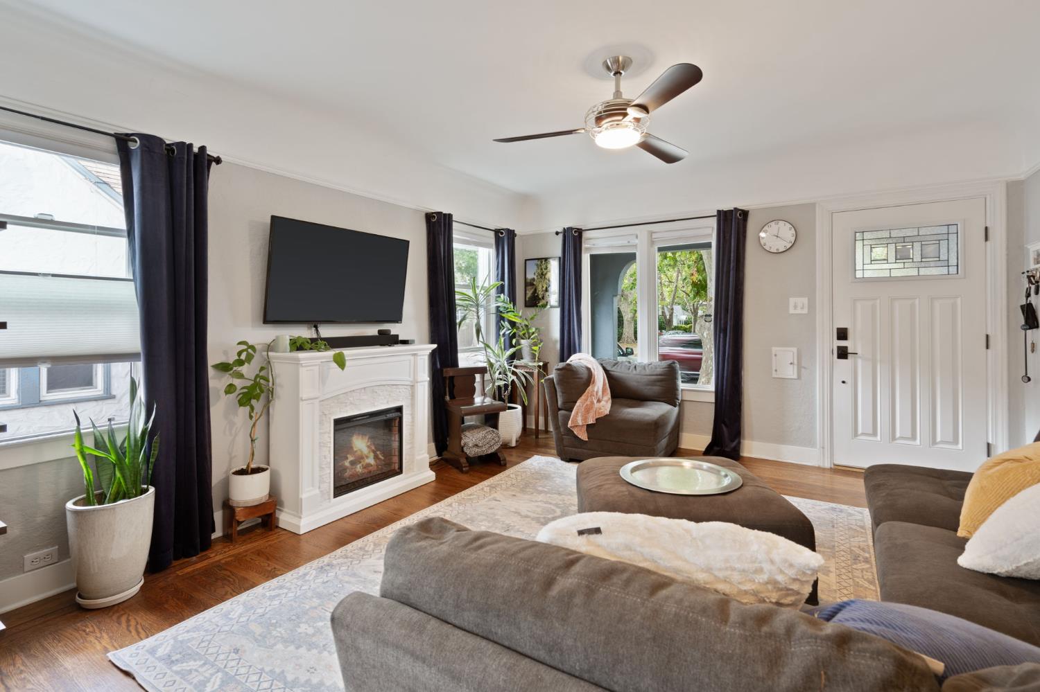 2583 Freeport Boulevard