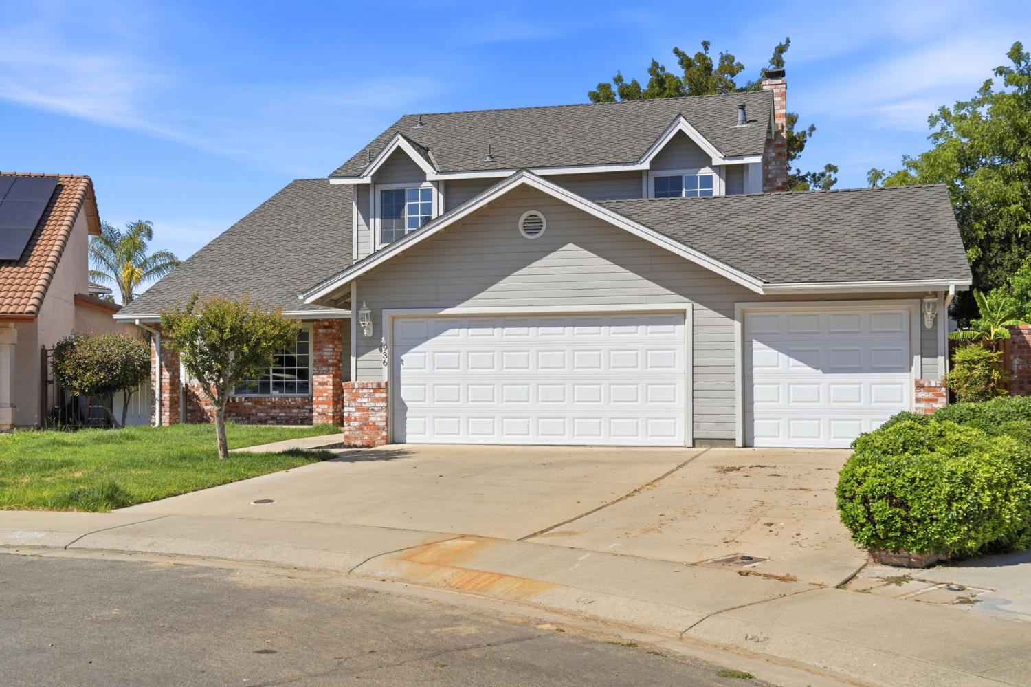 936 Oakbrooke Court