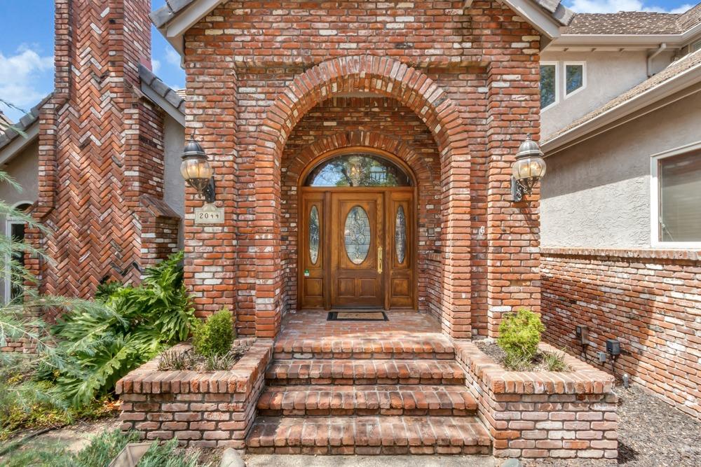 2044 Lockridge Place