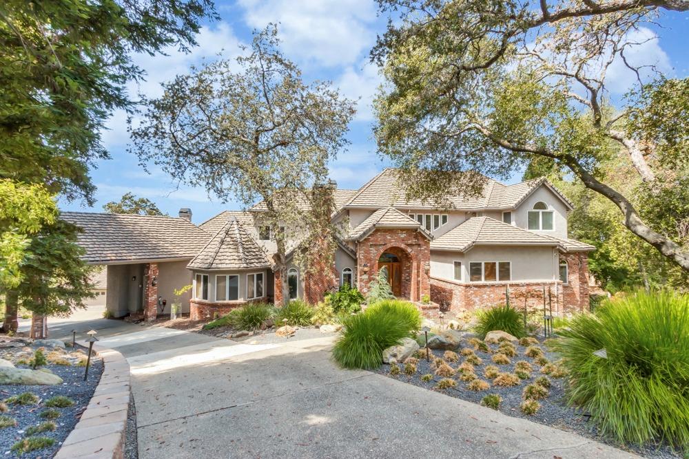 2044 Lockridge Place