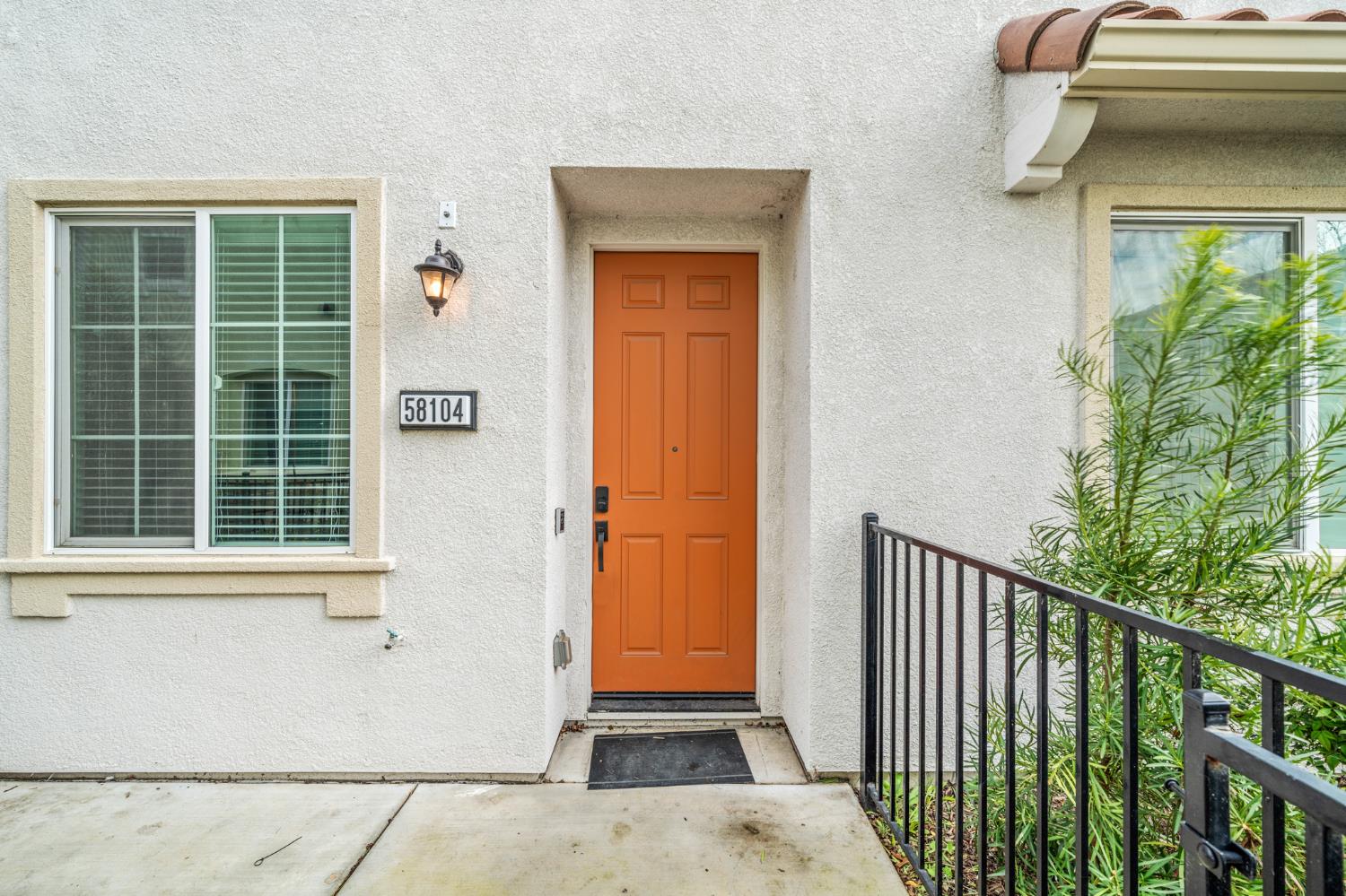 5301 E Commerce Way 58104