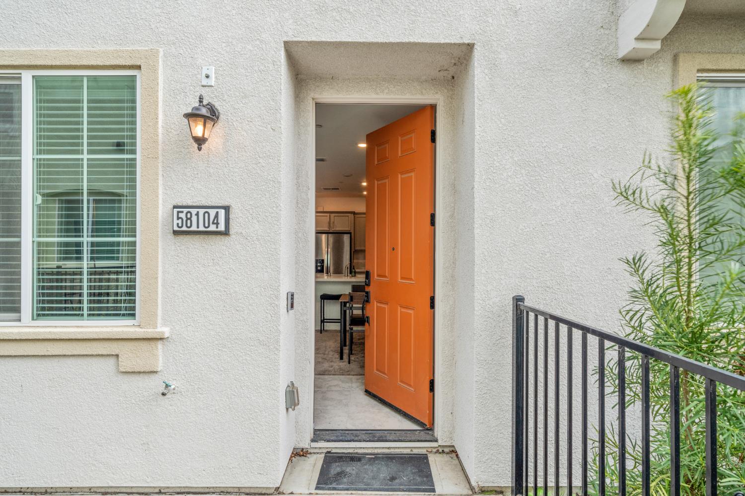 5301 E Commerce Way 58104