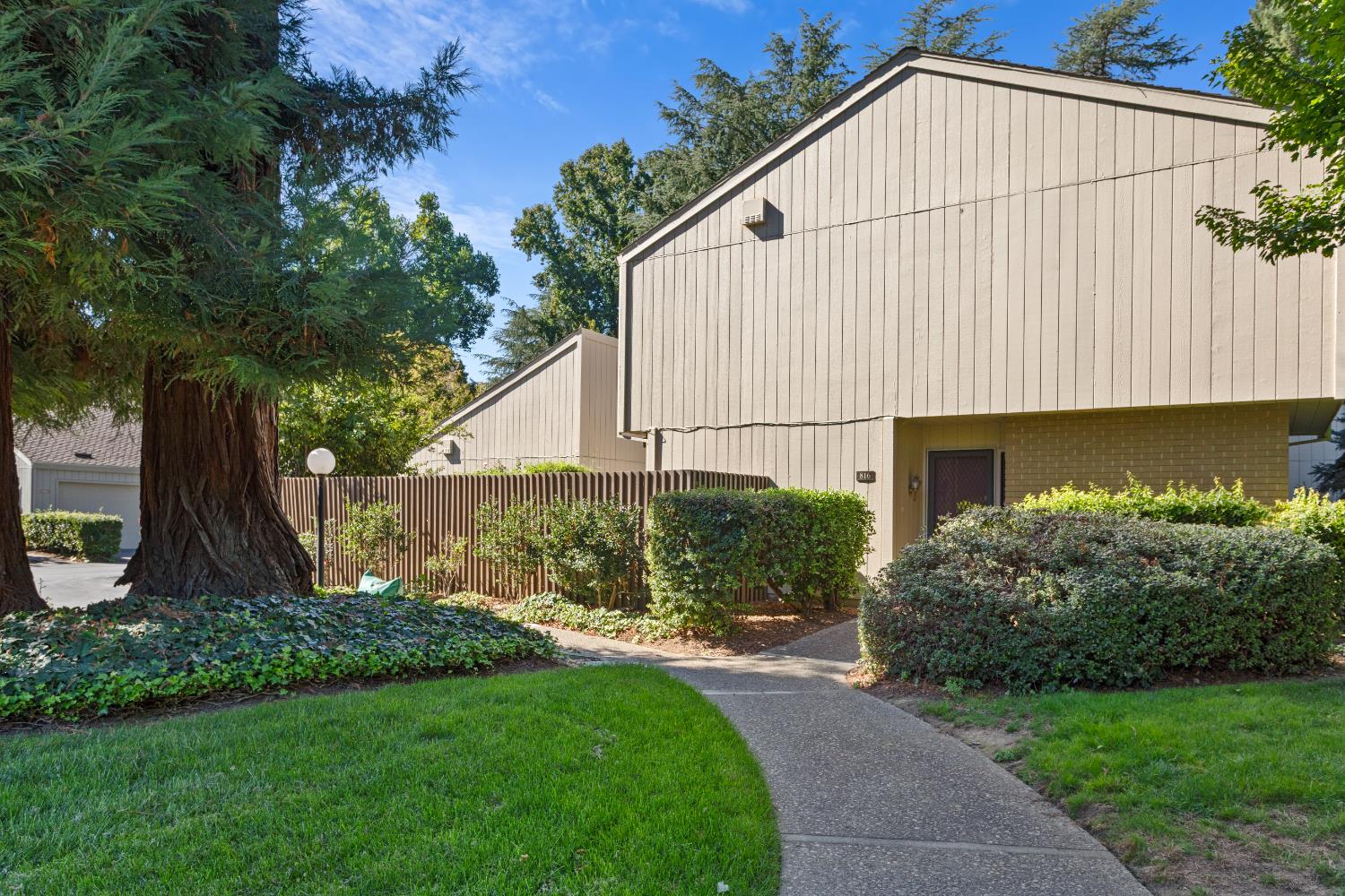 816 Elmhurst Circle