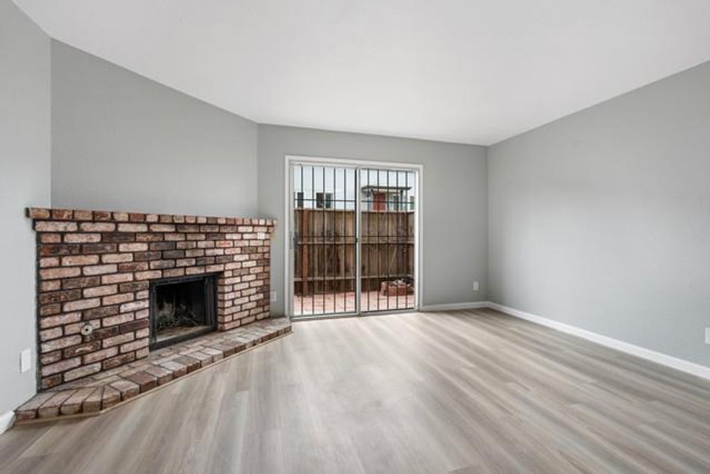 Photo of 10401 Shaw Street #402, Oakland, CA 94605 (MLS # 226008701)