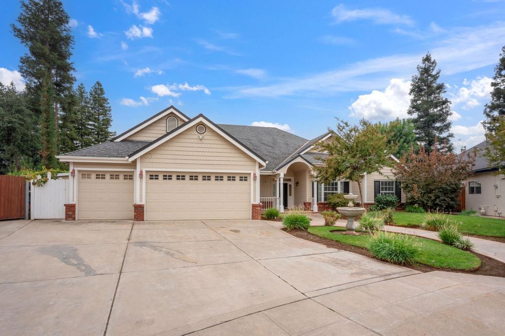 Photo of 602 Fallbrook Avenue, Clovis, CA 93611 (MLS # 225137308)