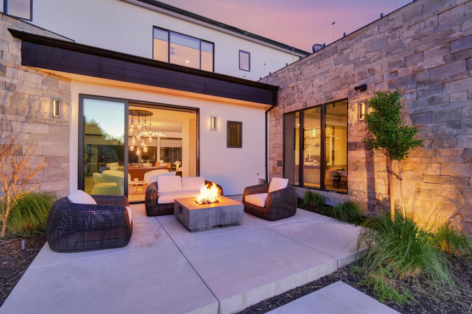 5708 Avenida Robles