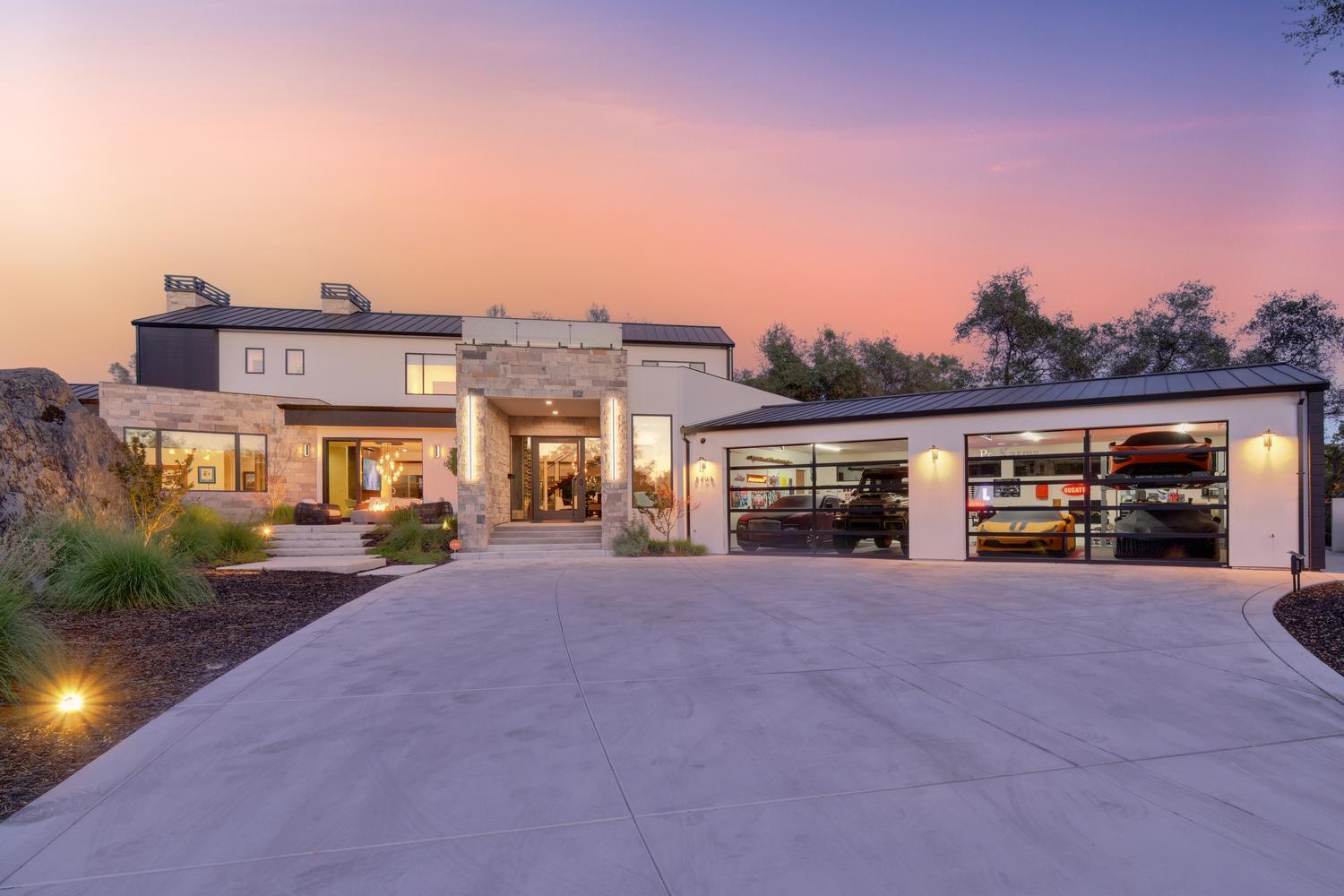 5708 Avenida Robles