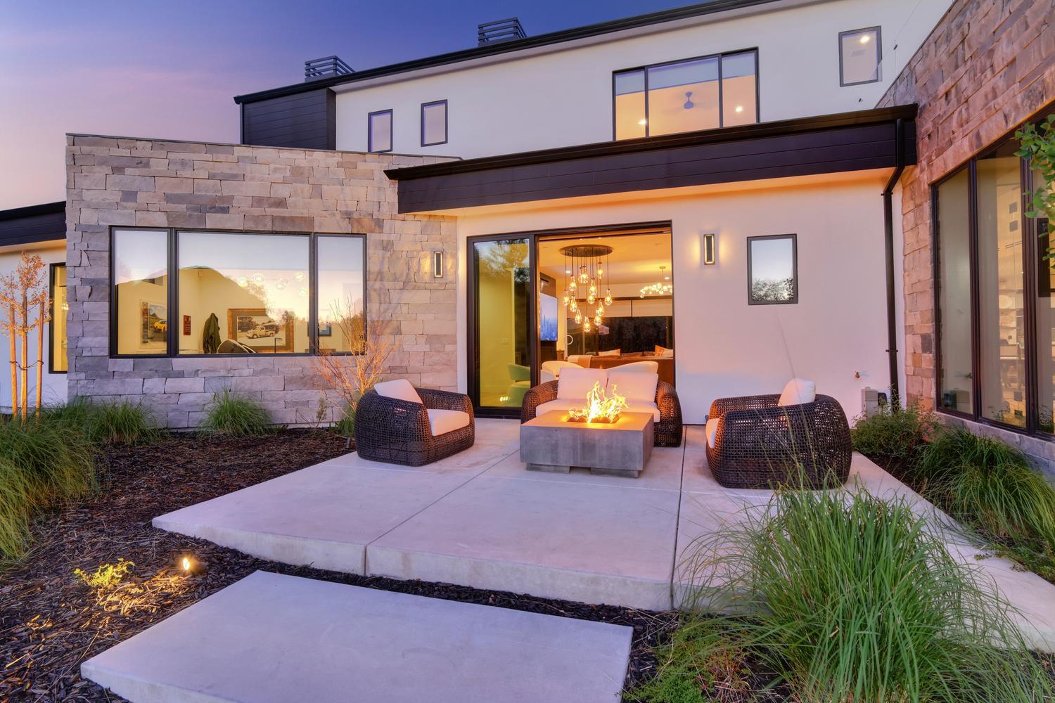 5708 Avenida Robles