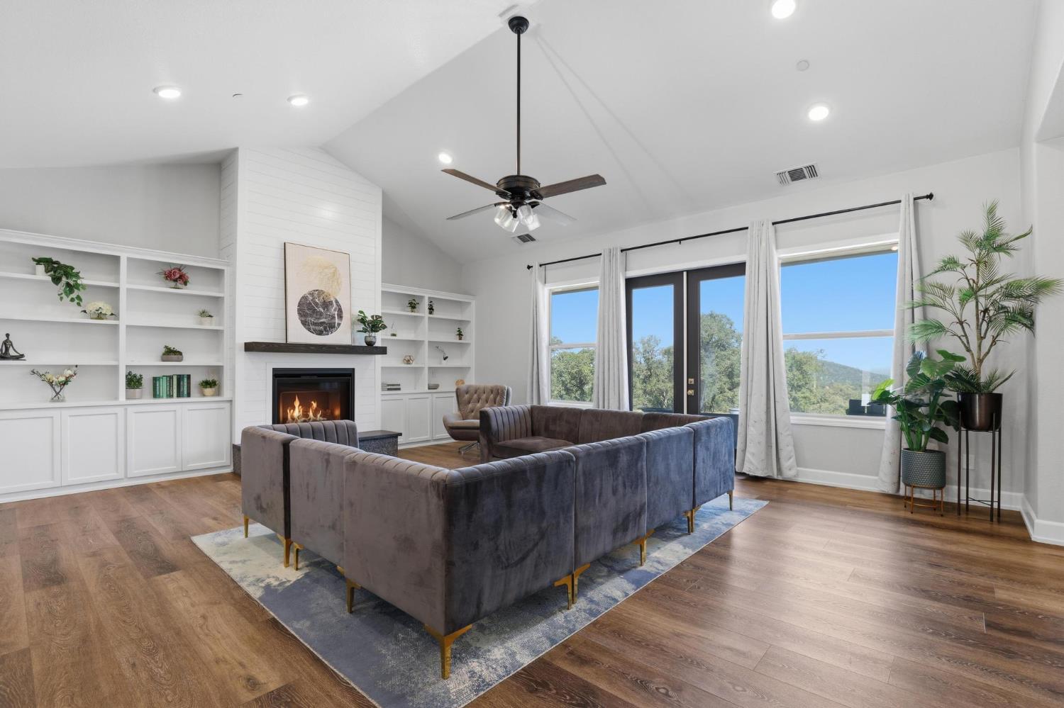 5072 Banca Court