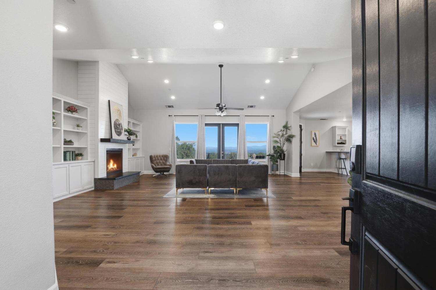 5072 Banca Court