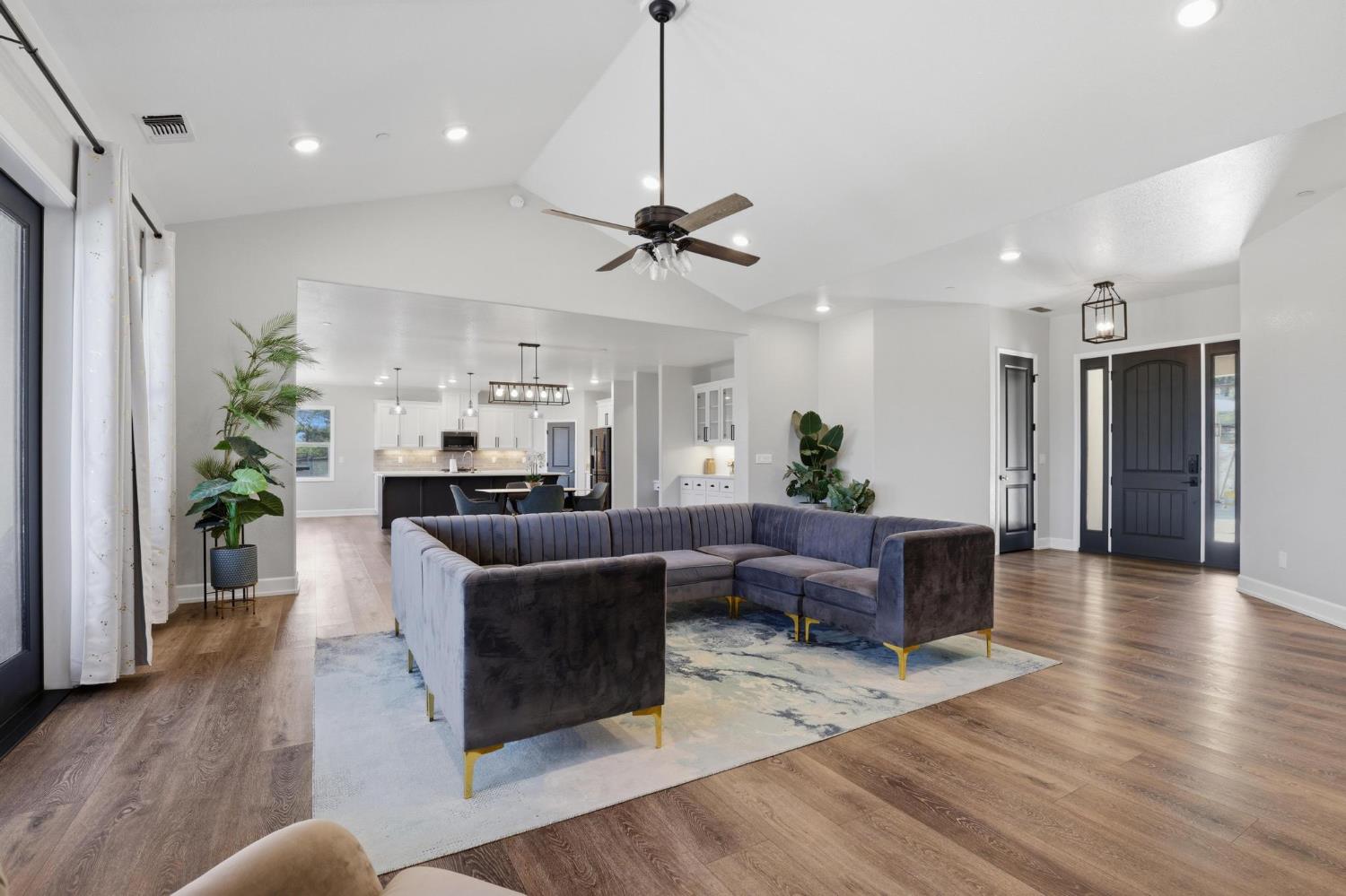 5072 Banca Court