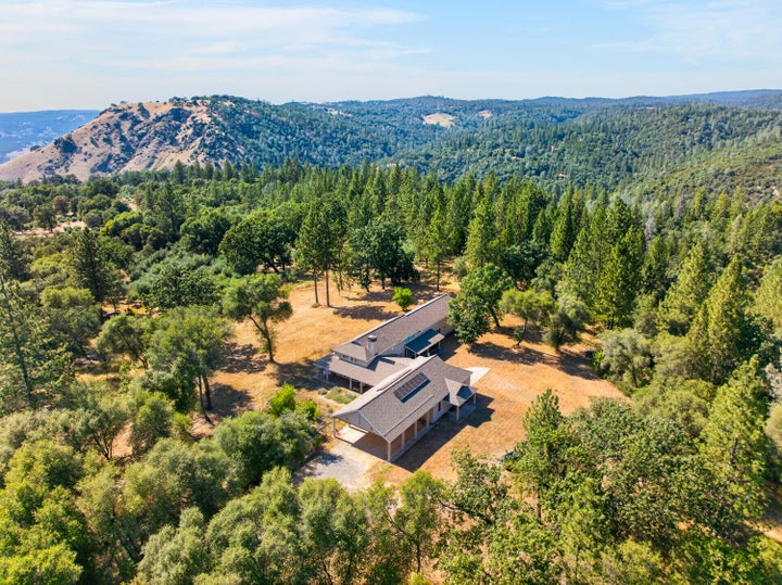 Photo 1 of 98 — 4000 Twin Ridges Road, Placerville, CA 95667
