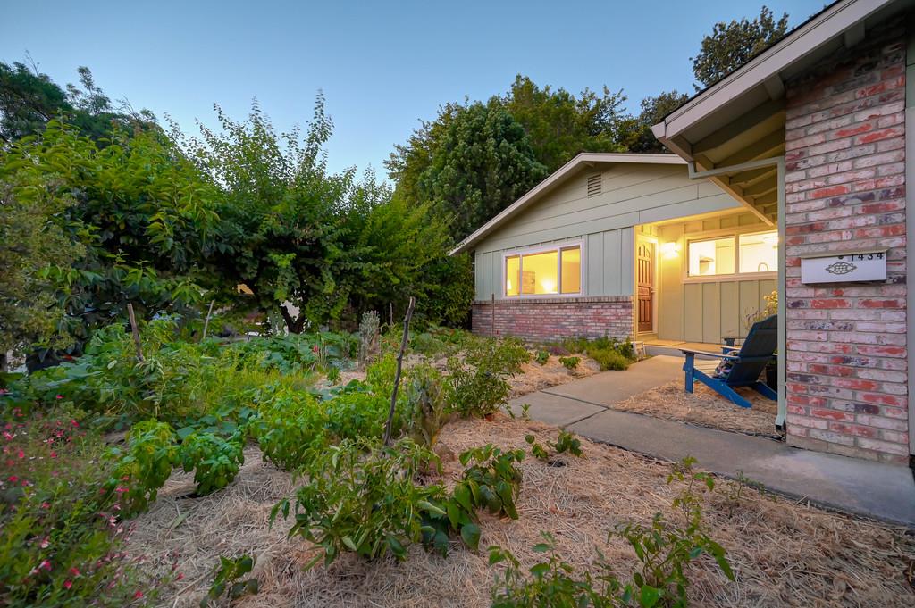 1434 Monarch Lane