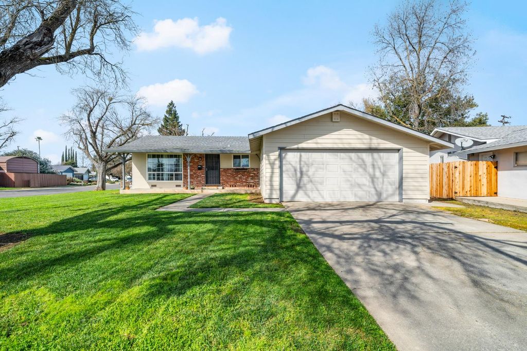 Photo of 3298 Rosemont Drive, Sacramento, CA 95826 (MLS # 226020449)
