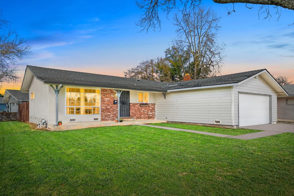 Photo of 3298 Rosemont Drive, Sacramento, CA 95826 (MLS # 226020449)