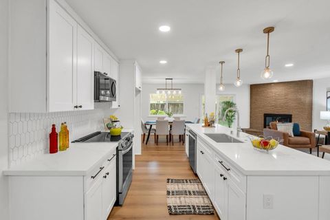 6861 Westmoreland Way, Sacramento, CA 95831 - #: 225029297