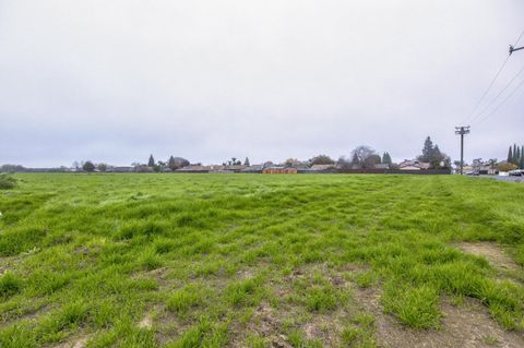 1692 S Beverly Street Porterville CA 93257