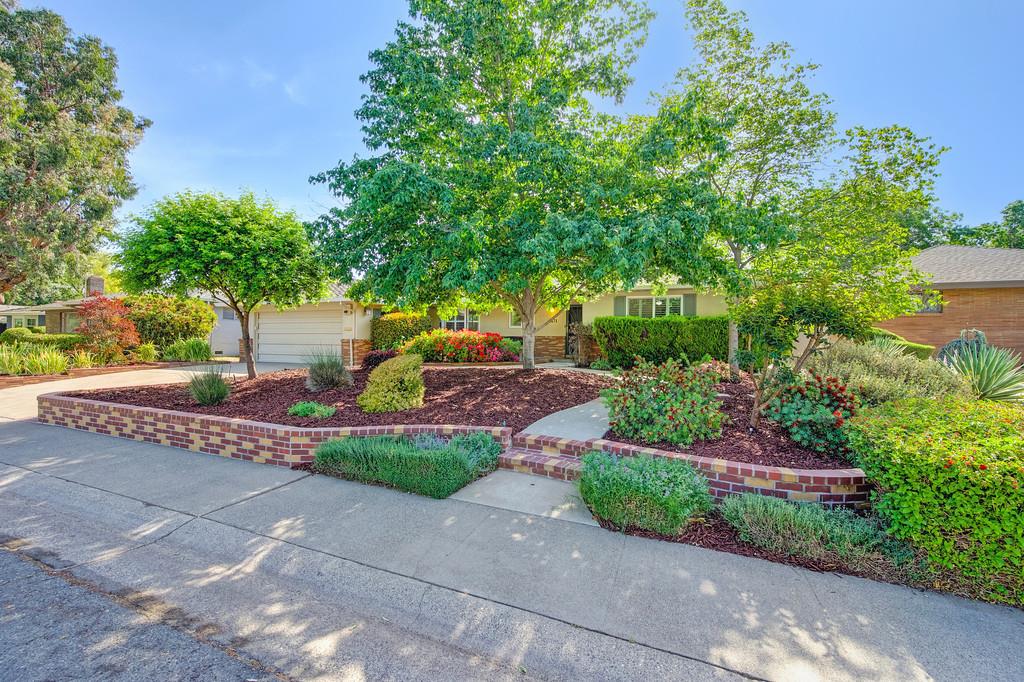 6471 Chetwood Way