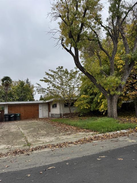 1636 Los Molinos Way Sacramento CA 95864