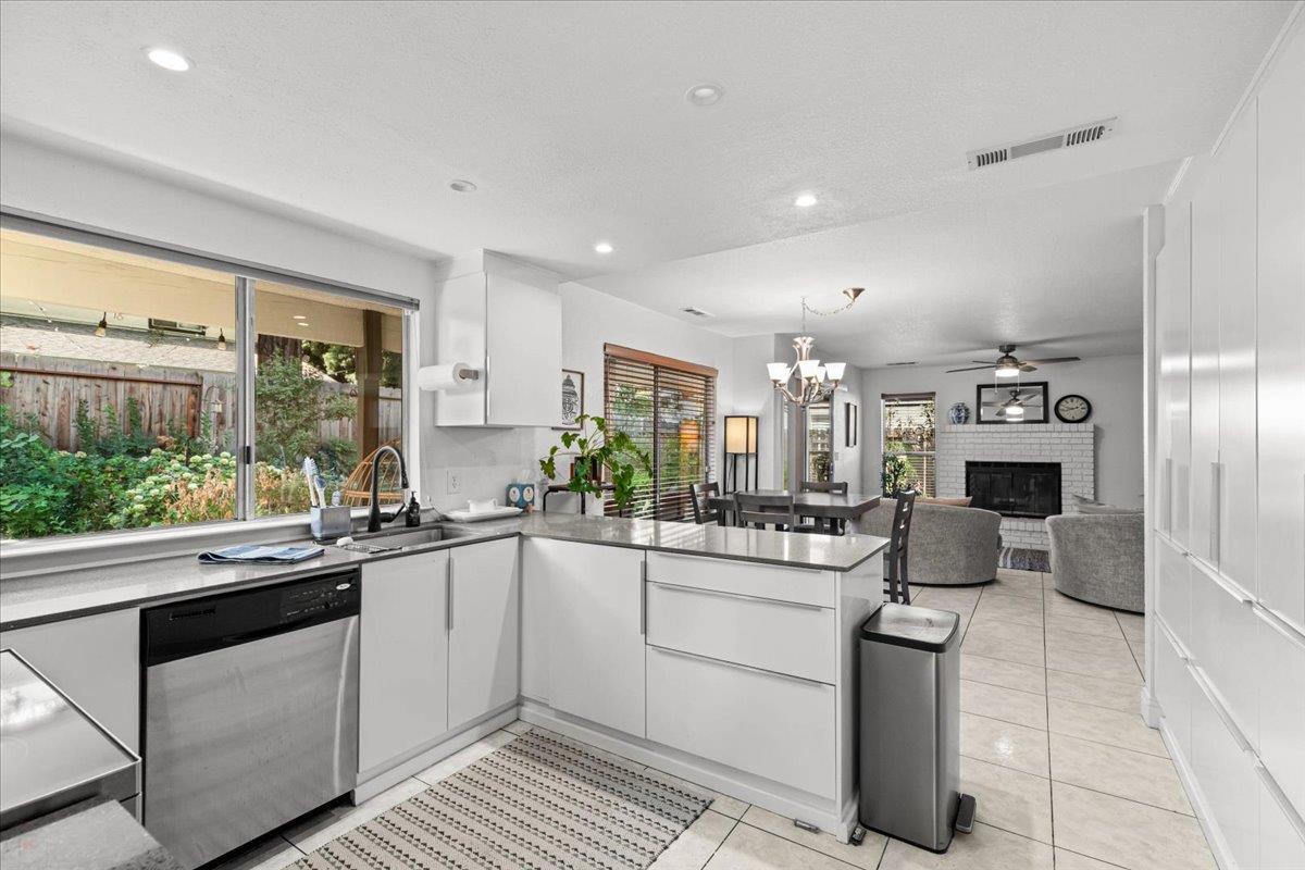 Modesto, California 95356, United States, 4 Bedrooms Bedrooms, ,3 BathroomsBathrooms,Residential,Active,190853