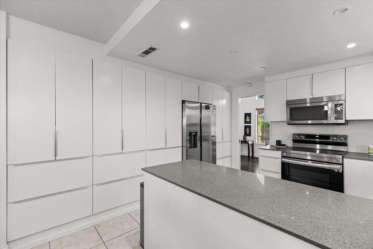 Modesto, California 95356, United States, 4 Bedrooms Bedrooms, ,3 BathroomsBathrooms,Residential,Active,190853