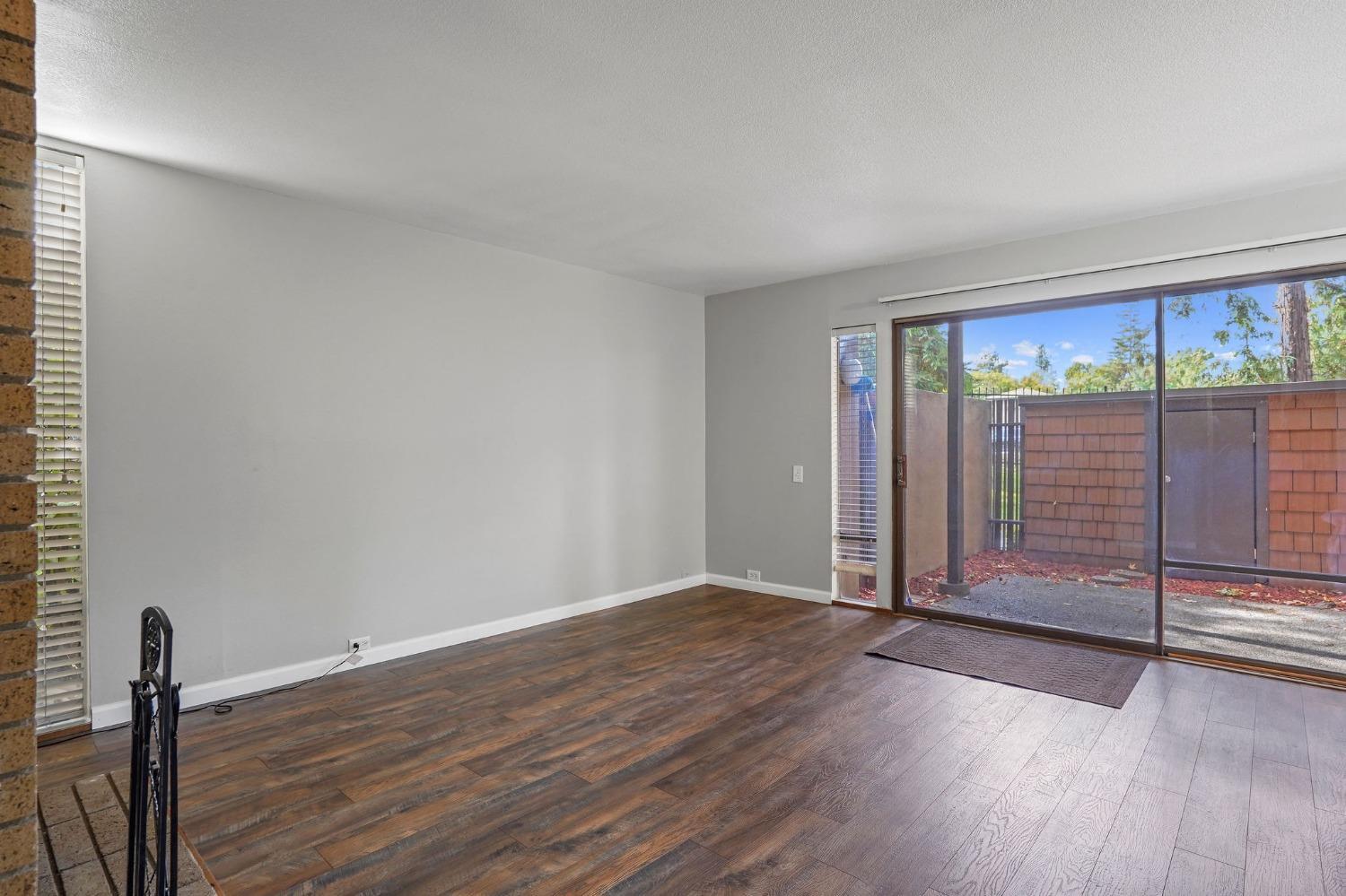 2201 Woodside Lane 10
