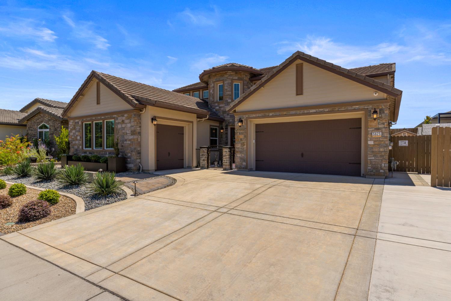 5625 Tuckeroo Way