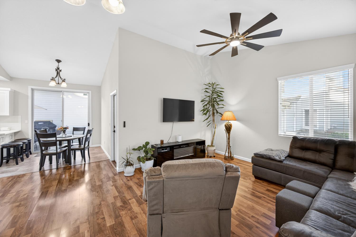 9365 Laguna Pointe Way