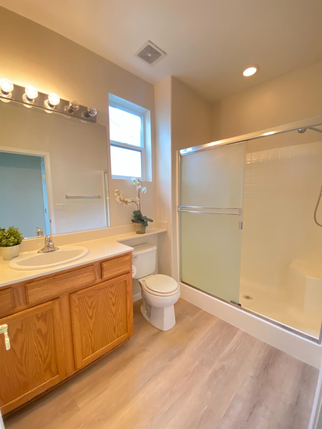 Sacramento, California 95823, United States, 2 Bedrooms Bedrooms, ,2 BathroomsBathrooms,Residential,Active,170407