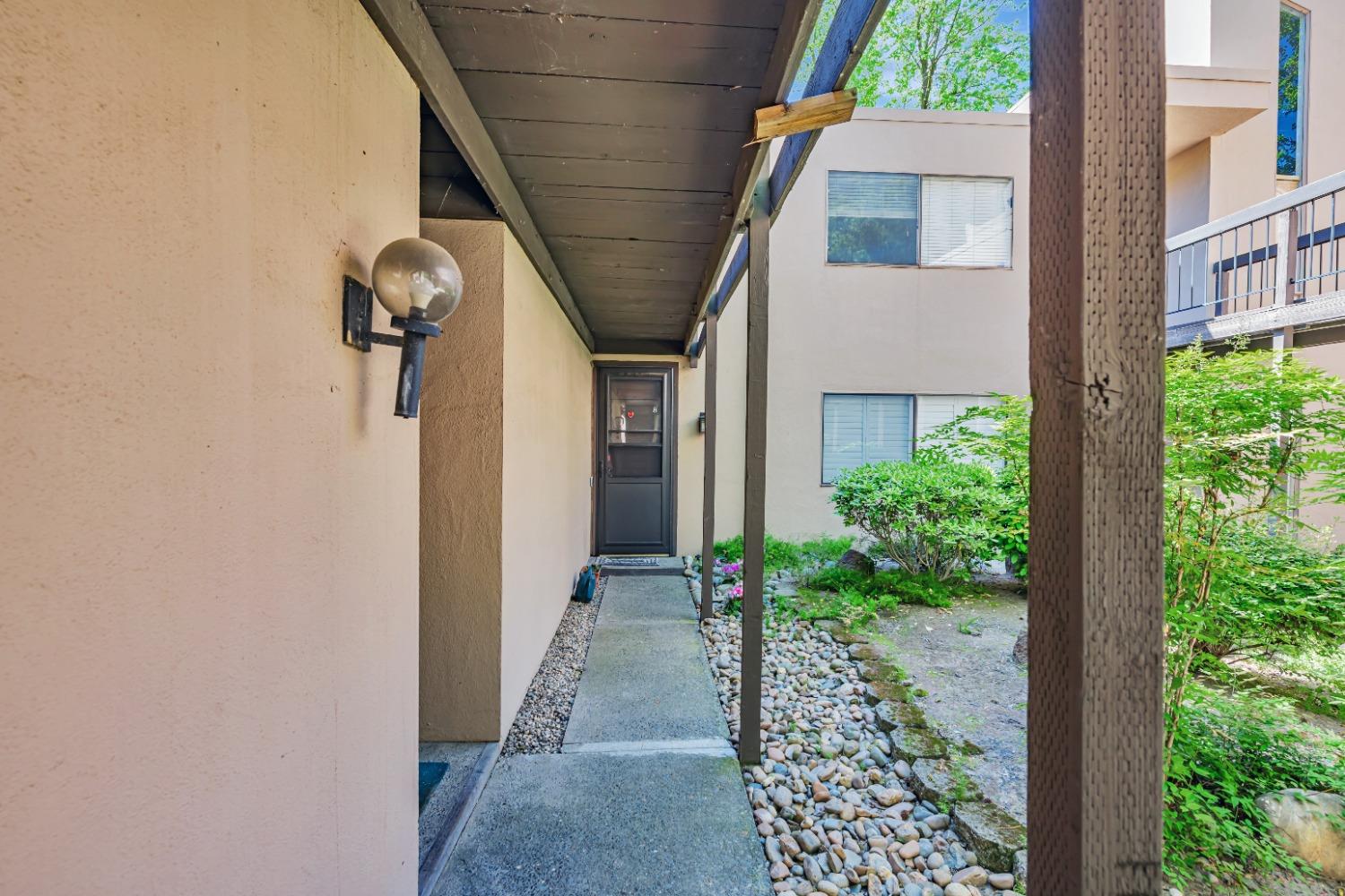 702 Woodside Lane 8