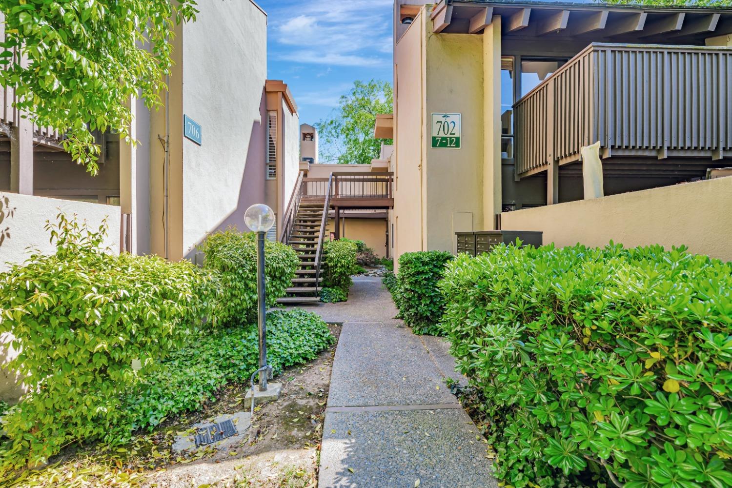 702 Woodside Lane 8