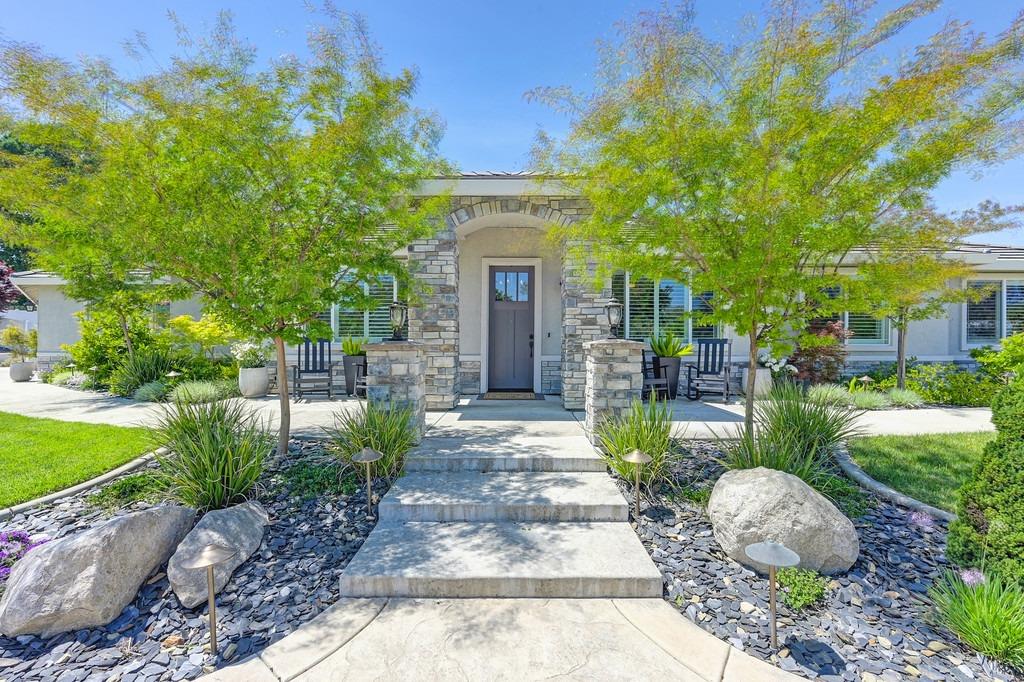 7527 Country Oaks Lane