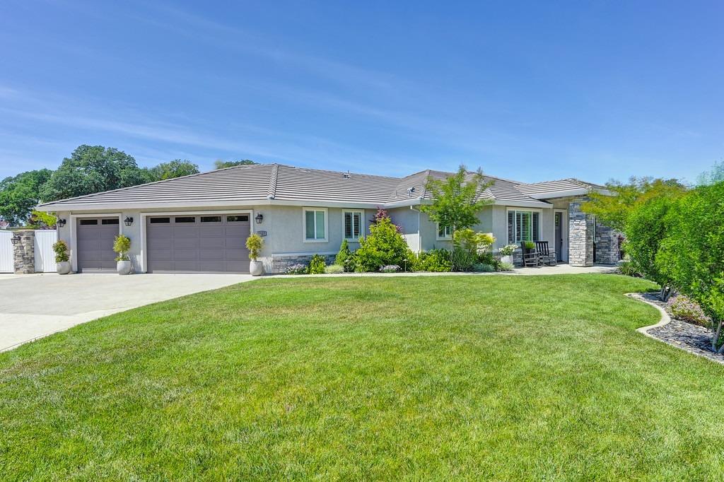 7527 Country Oaks Lane